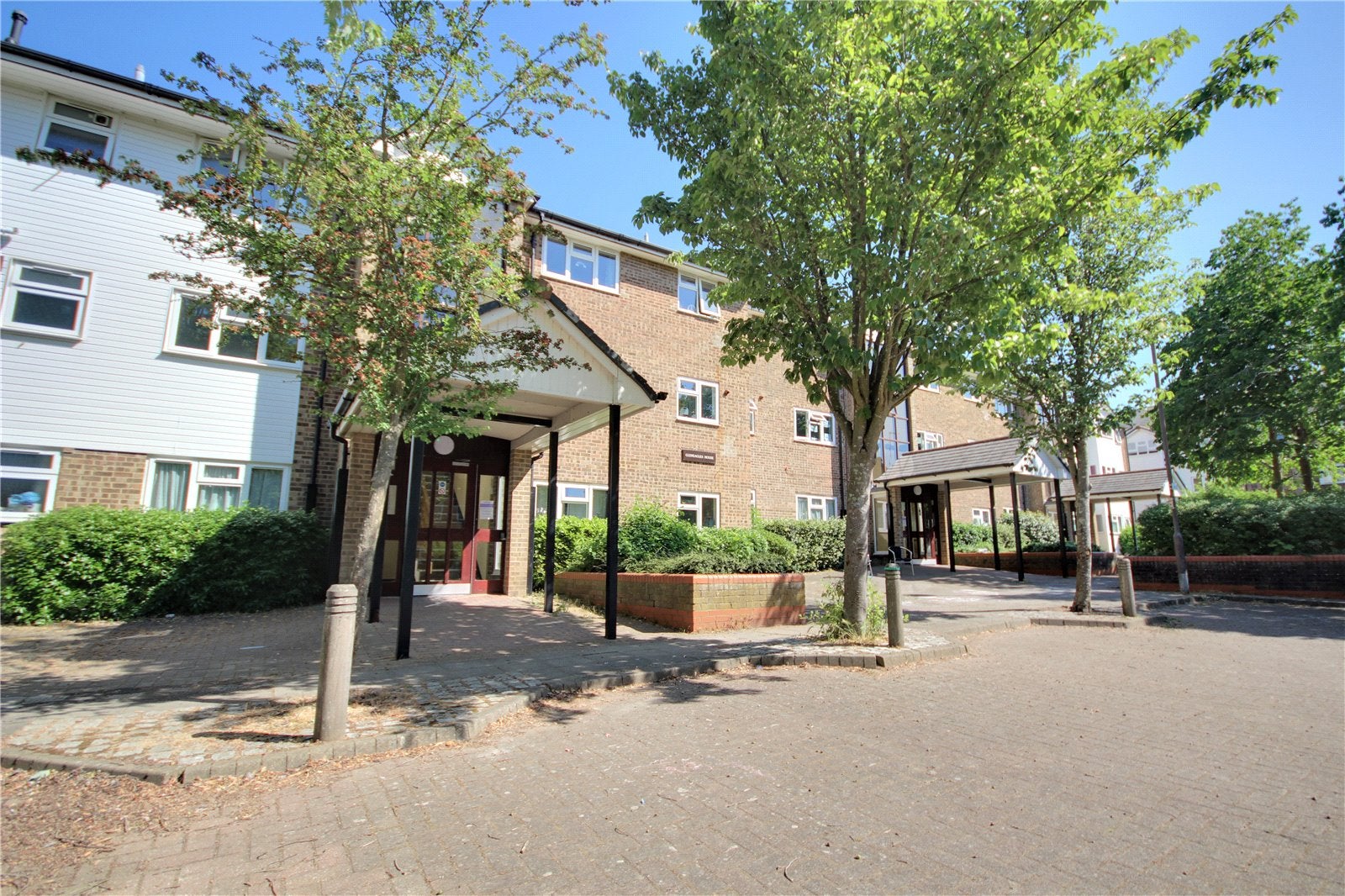 Flat St Andrews in Bracknell