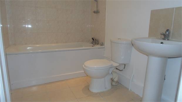 Flat Clive Road in Greater London