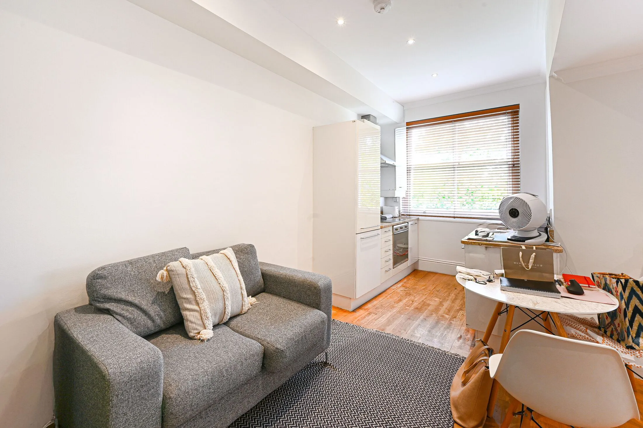 Flat Draycott Place in Greater London