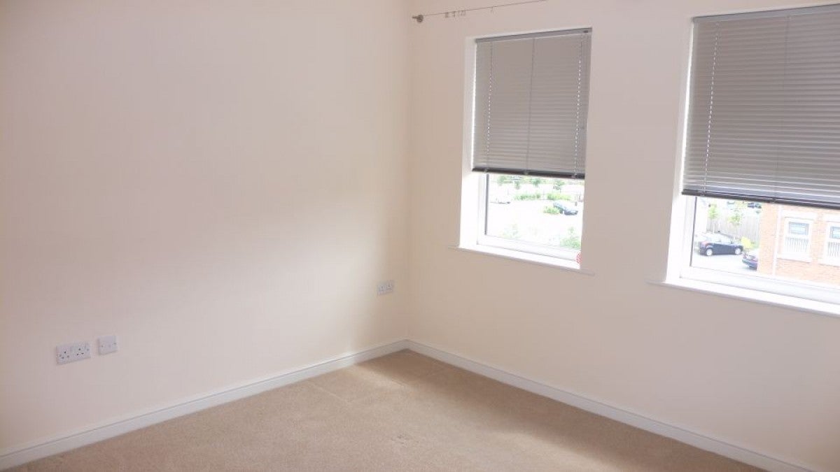 Flat Whitehall Drive in Leeds