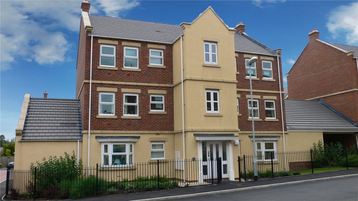 Flat Whitehall Drive in Leeds