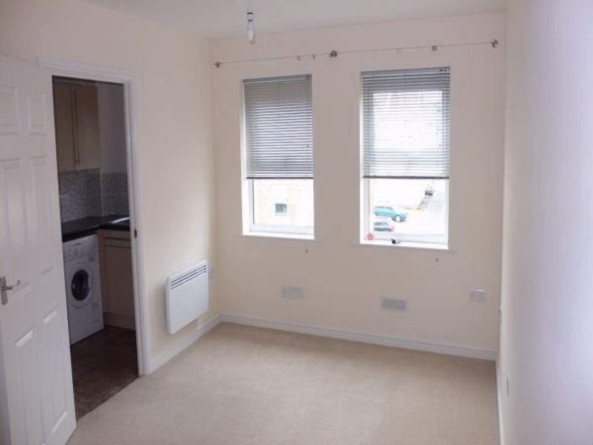 Flat Whitehall Drive in Leeds