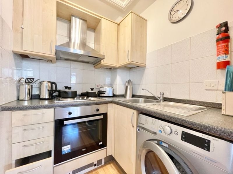 Flat Adelina Grove in Greater London