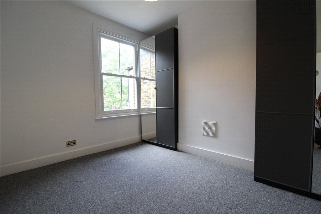 Flat Framfield Road in Greater London