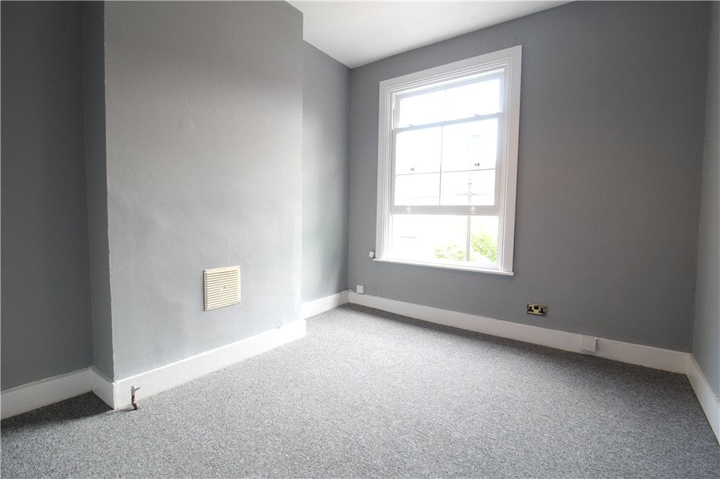 Flat Framfield Road in Greater London