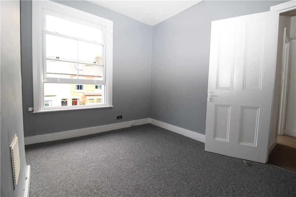 Flat Framfield Road in Greater London