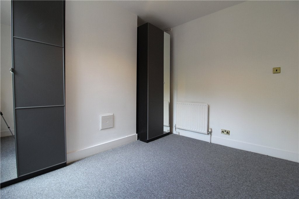 Flat Framfield Road in Greater London