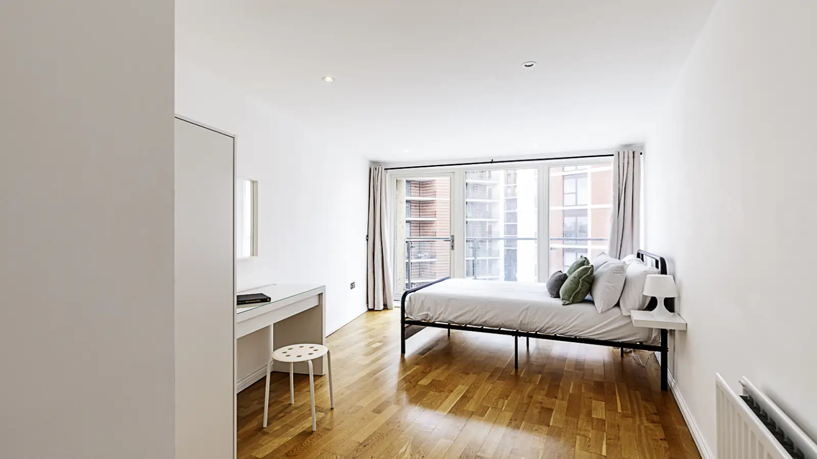 Flat Thessaly Road in Greater London