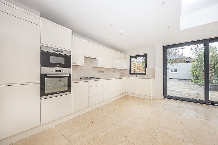 House Sheendale Road in Greater London