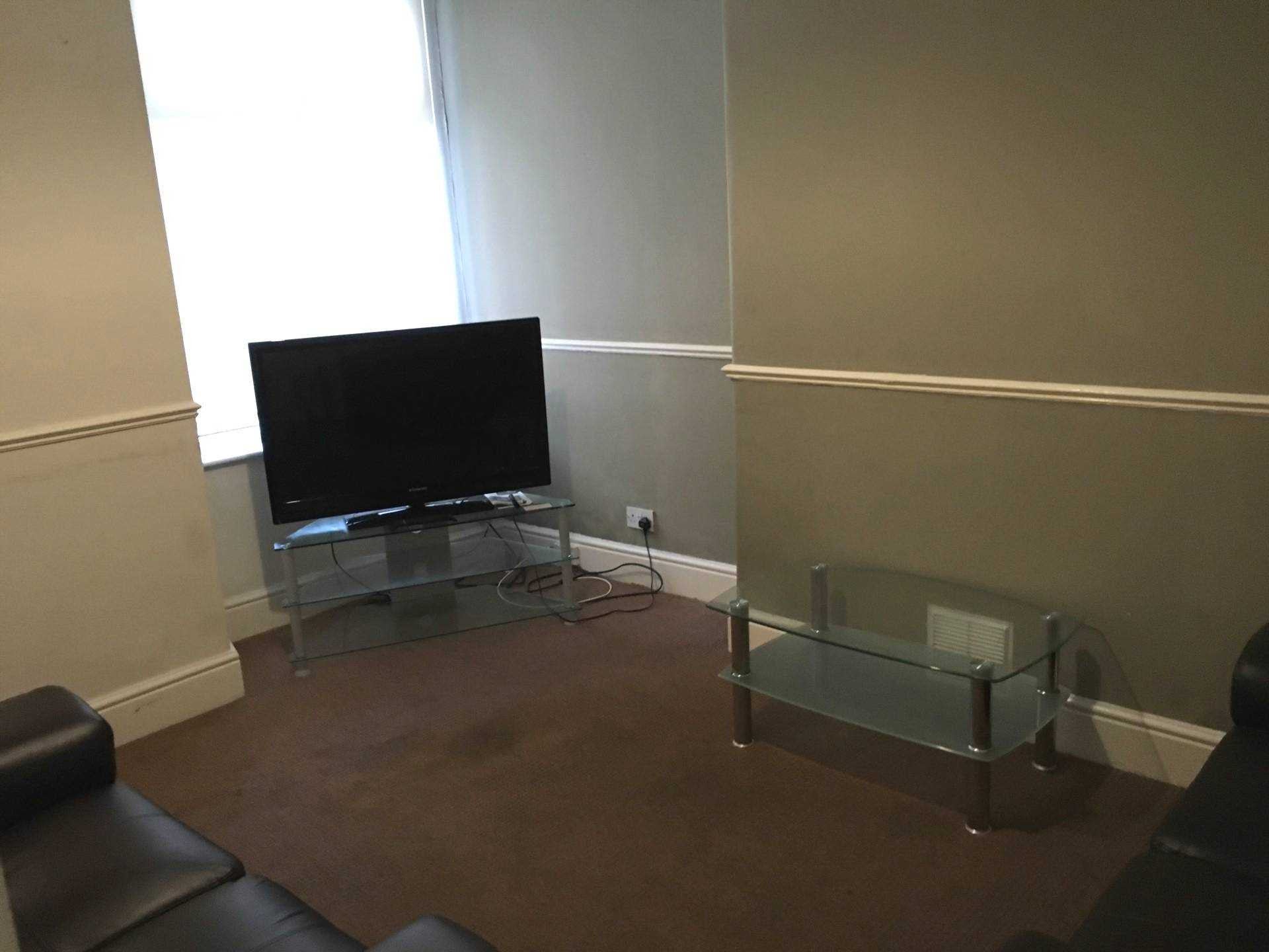 Flat Chandos Grove in Salford
