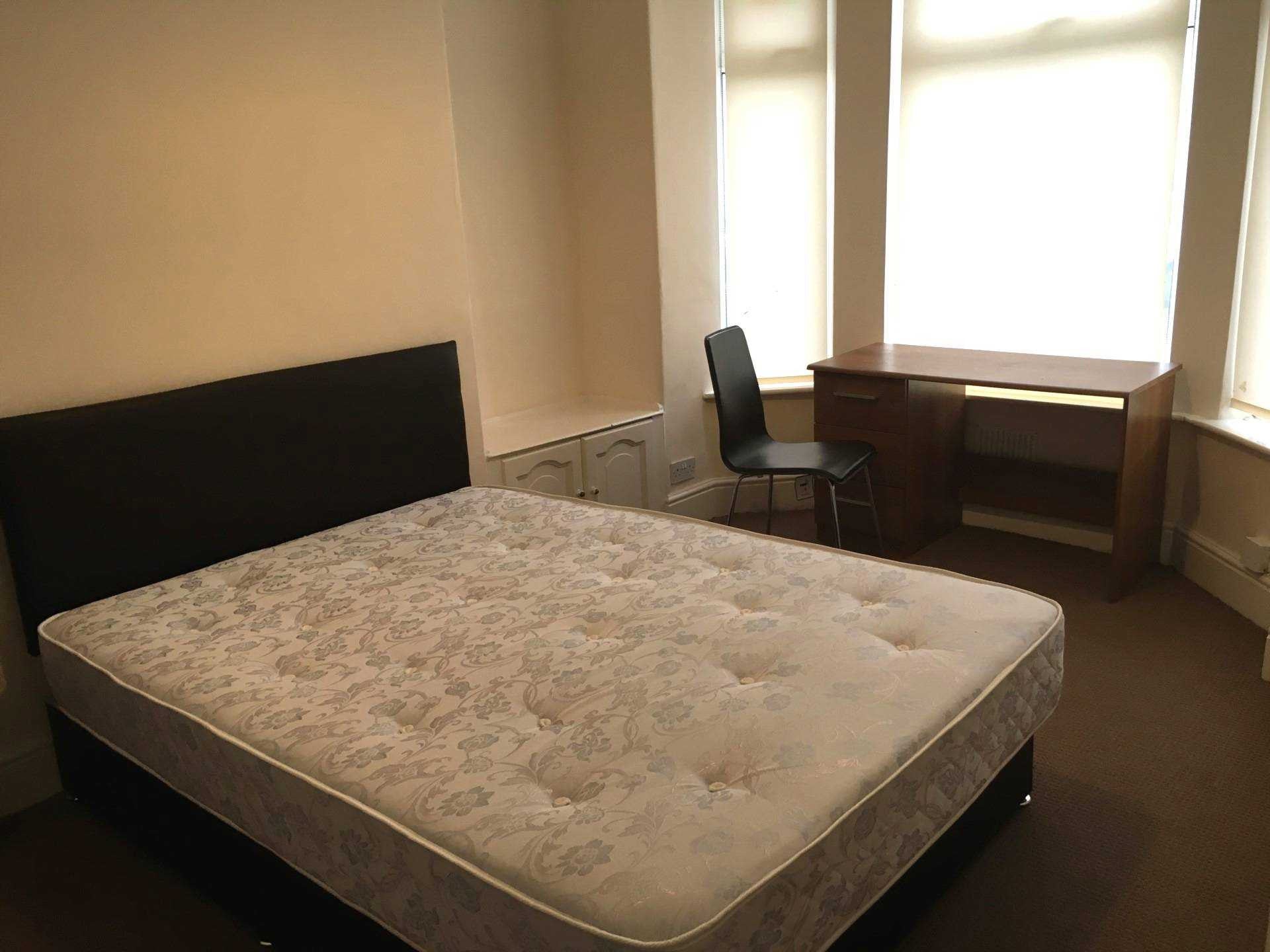 Flat Chandos Grove in Salford