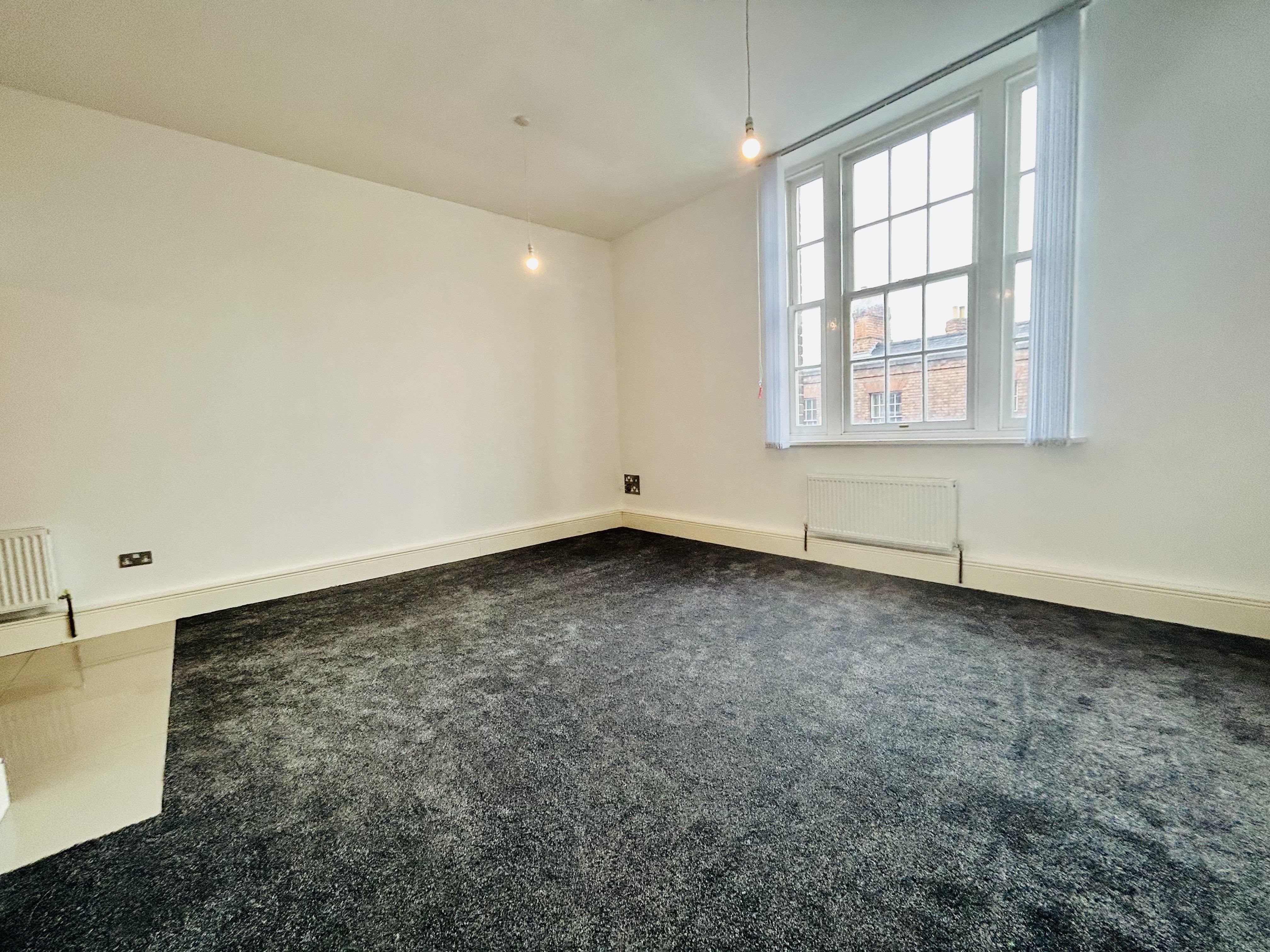 Flat Railway Terrace in Derby