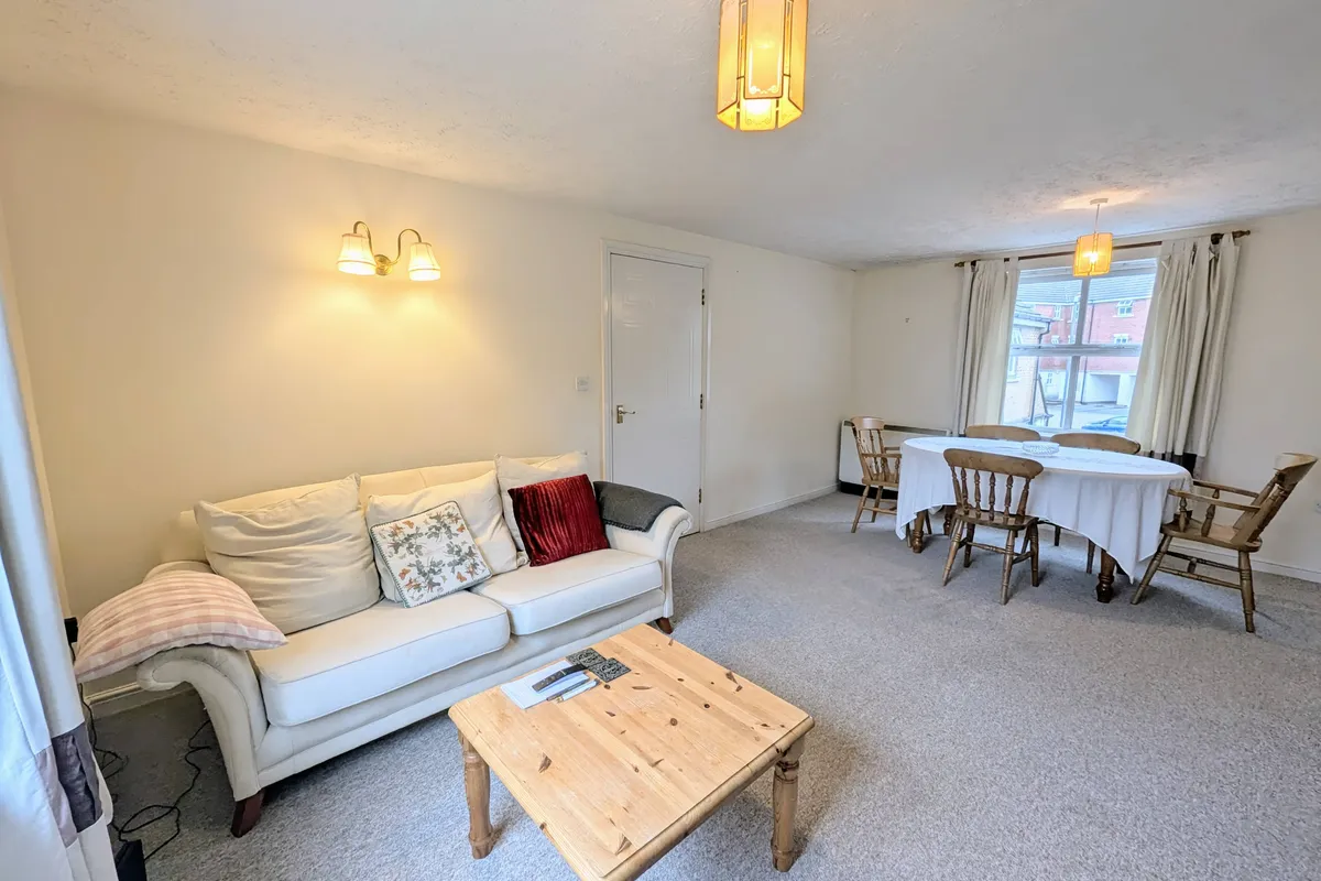Flat Jellicoe Avenue in Bristol