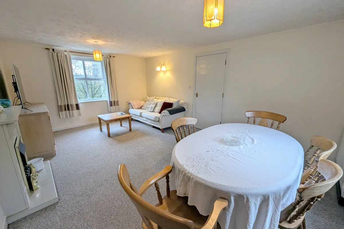 Flat Jellicoe Avenue in Bristol
