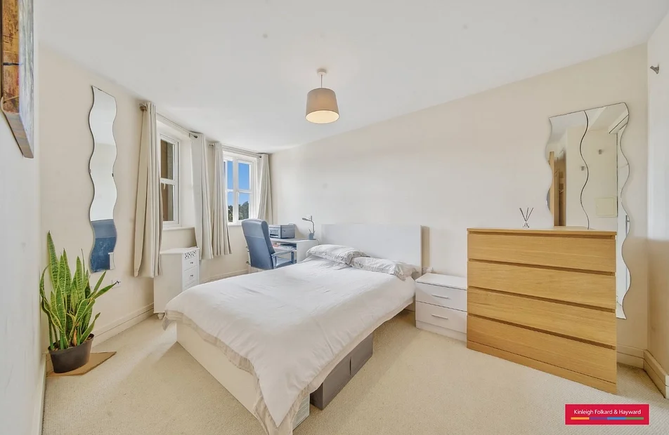 Flat Greyhound Hill in Greater London