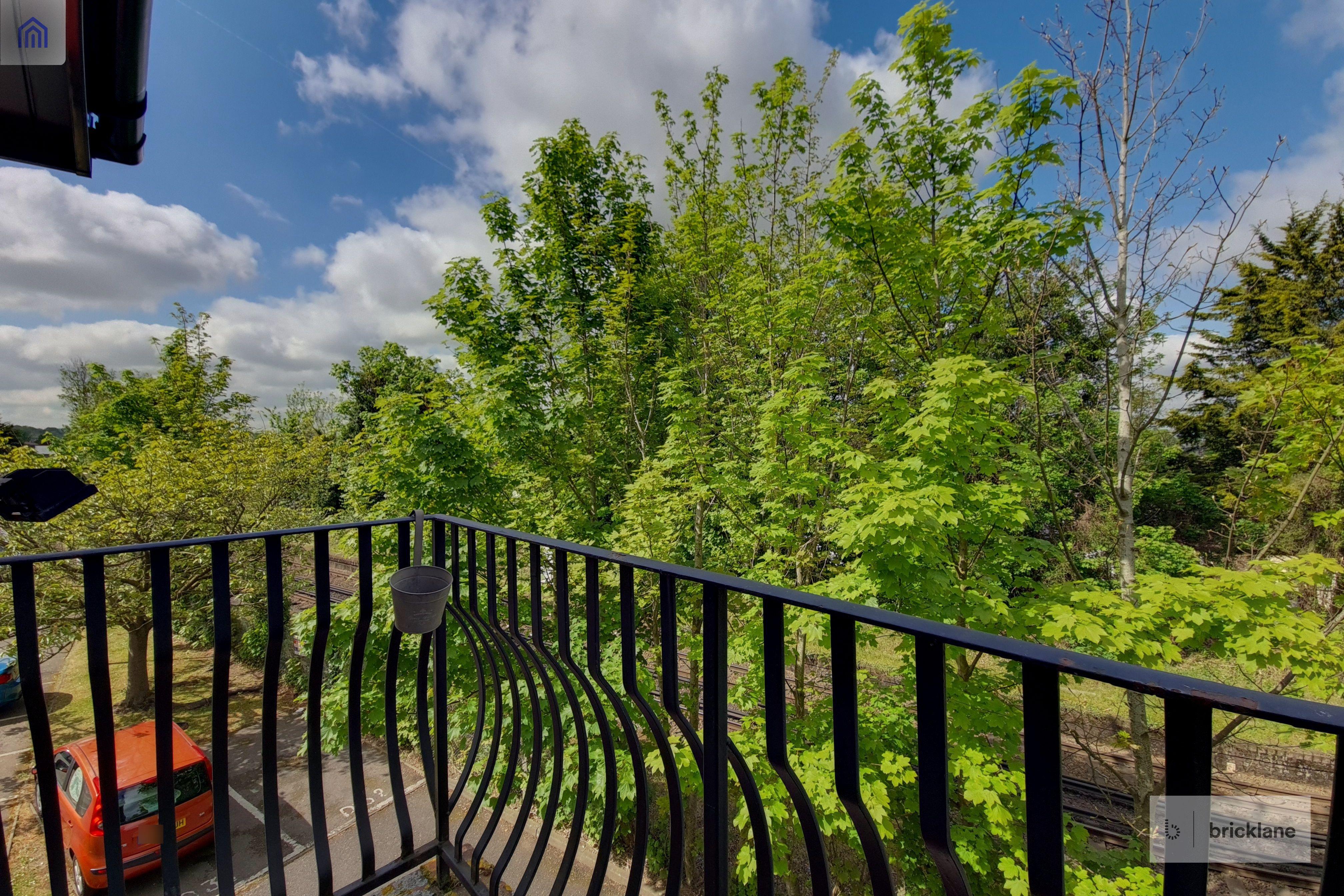 Flat Birchend Close in Greater London