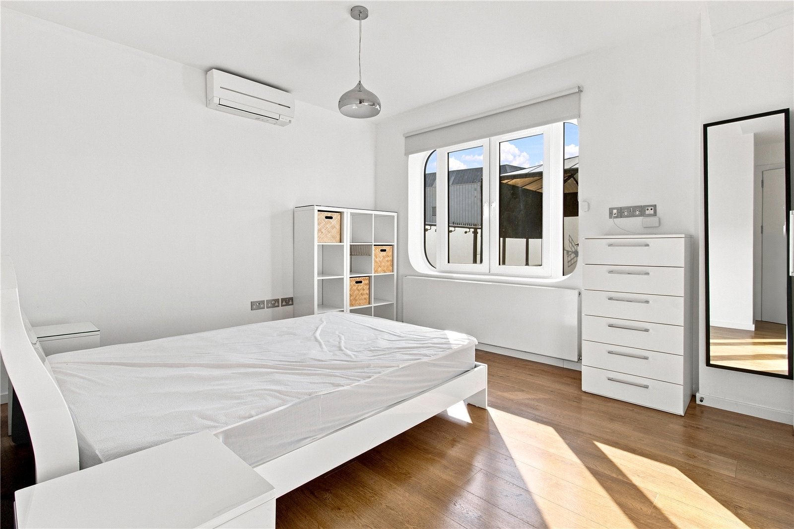 Flat Margaret Road in Greater London