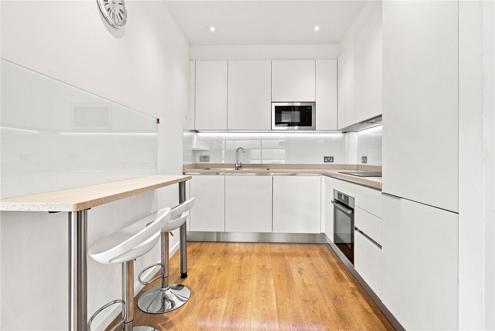 Flat Margaret Road in Greater London