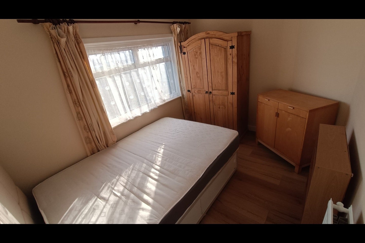 Room Downton Road in Bristol