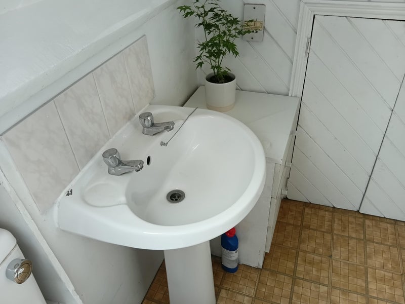 Room Compton Road in Greater London