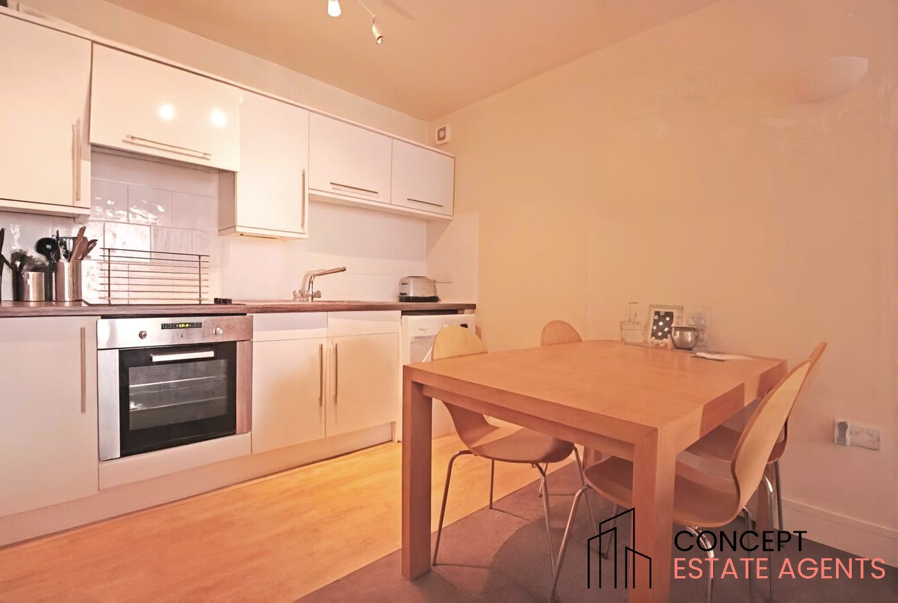 Flat Charlmont Road in Greater London