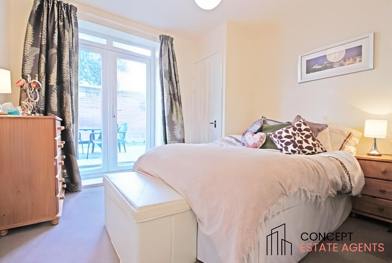 Flat Charlmont Road in Greater London