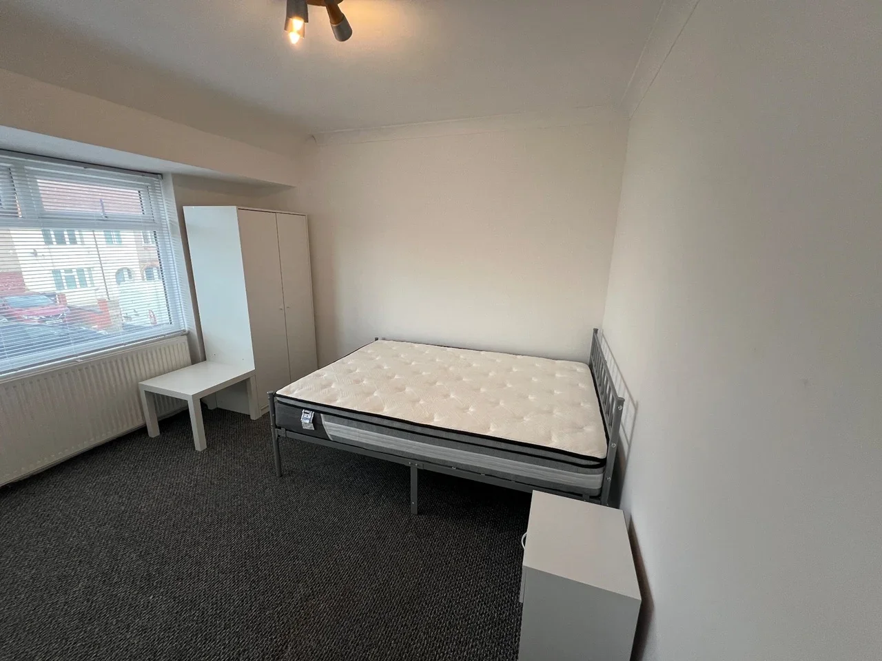 Room Waye Avenue in Greater London