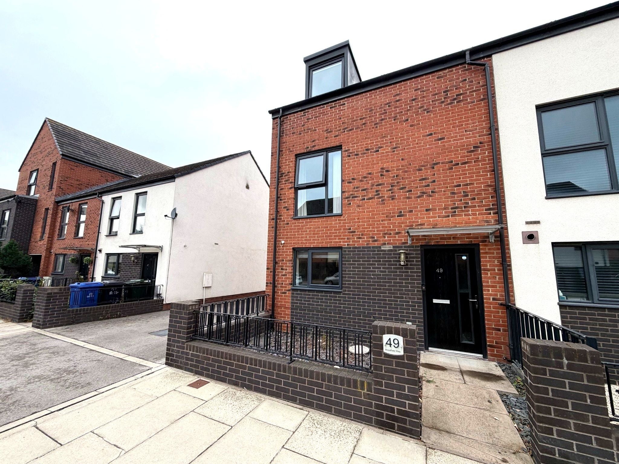 House Woodfield Way in Doncaster