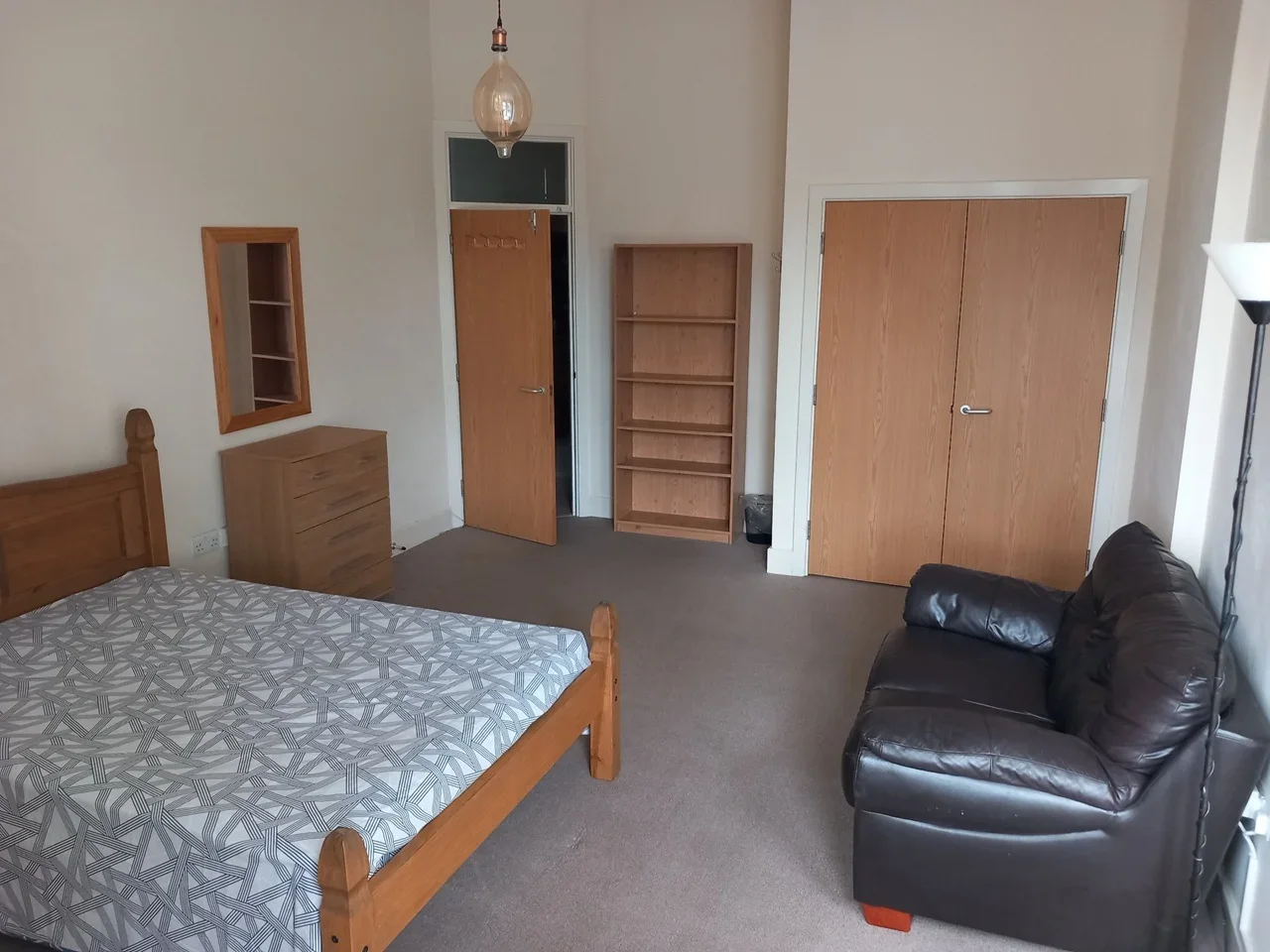 Room Madeley Road in Greater London