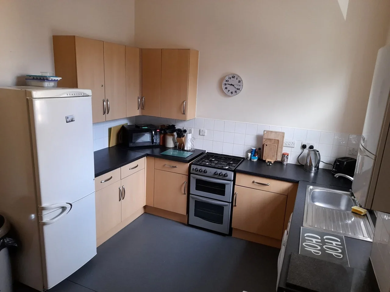 Room Madeley Road in Greater London