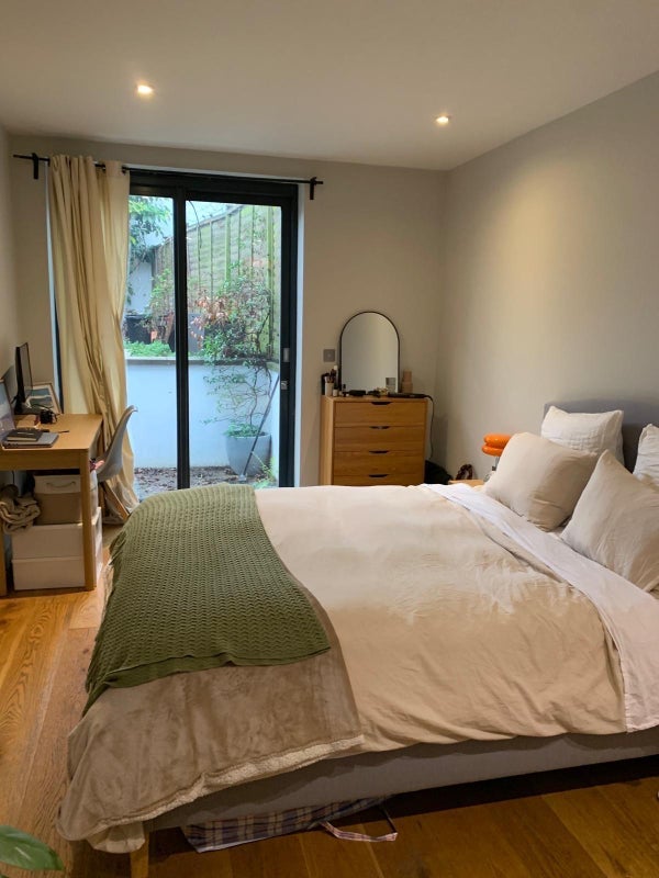 Room Southgate Road in Greater London