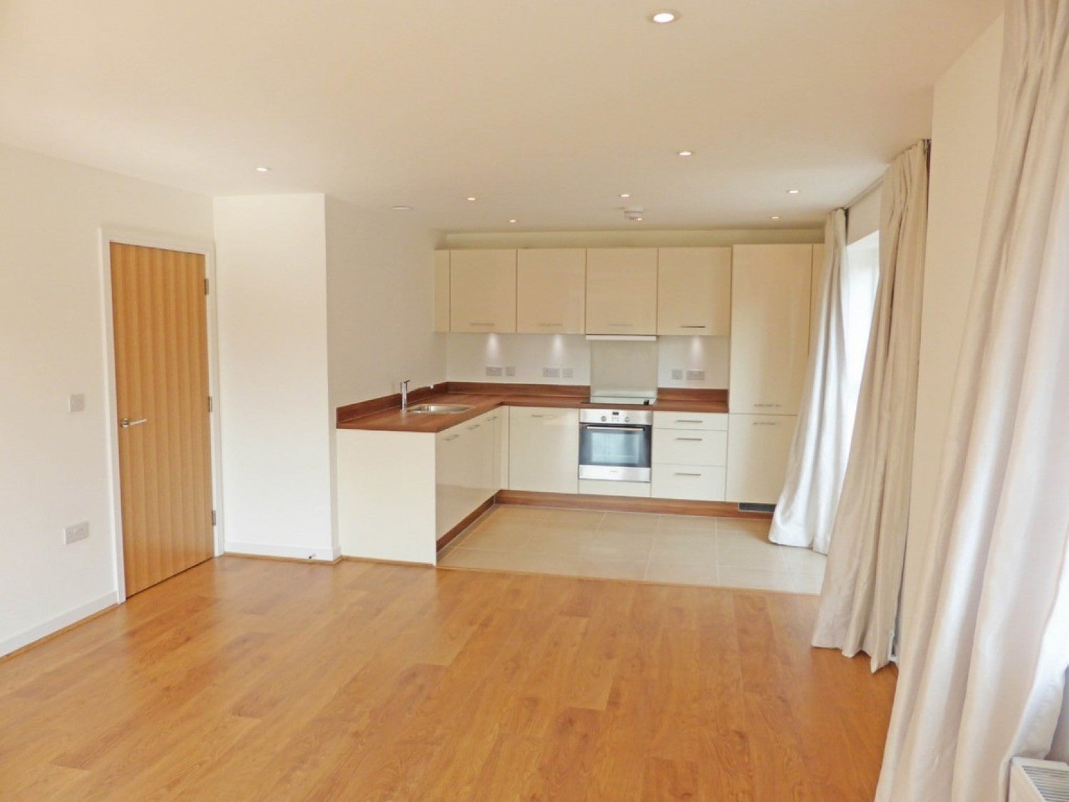 Flat Kingsclere Road in Basingstoke and Deane