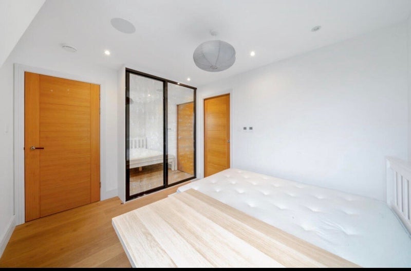 Room Wandsworth Bridge Road in Greater London