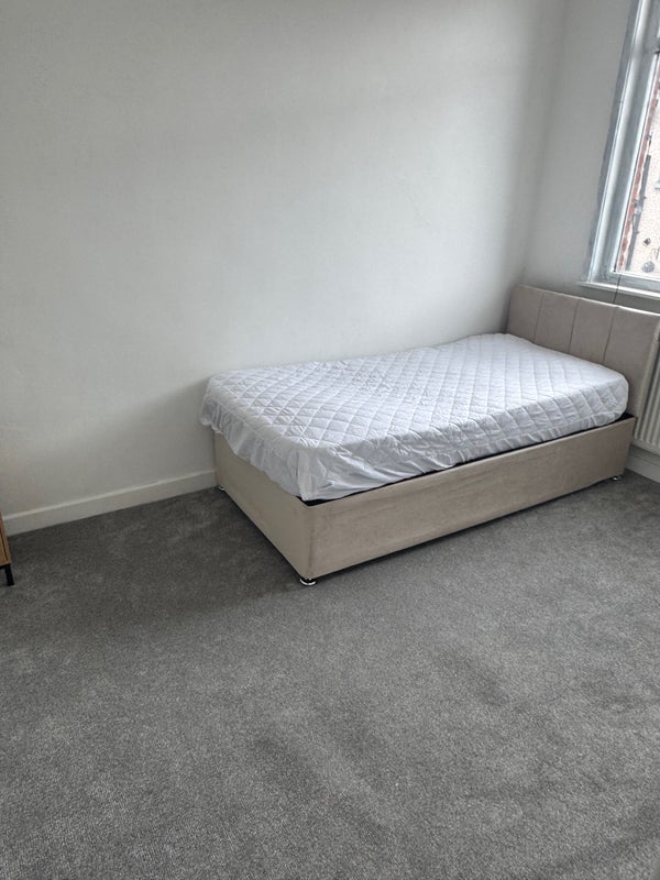 Room Albert Street in Heywood