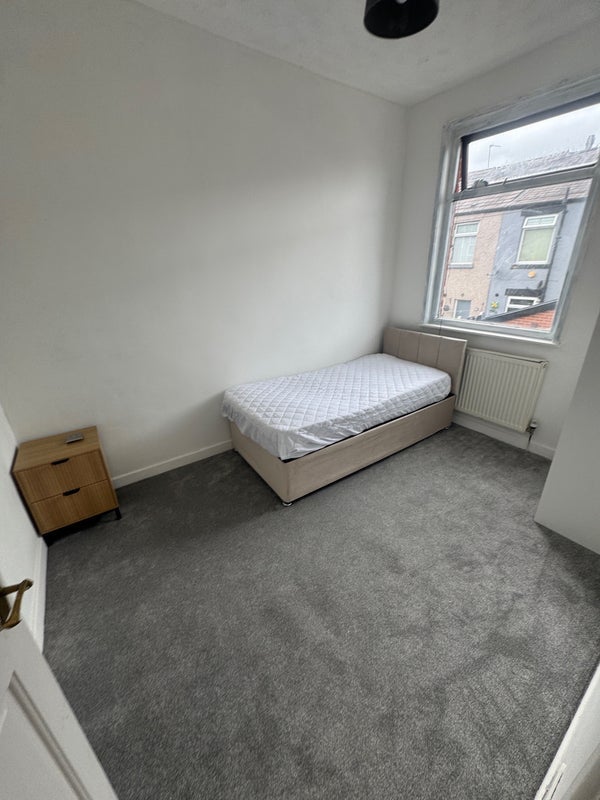 Room Albert Street in Heywood