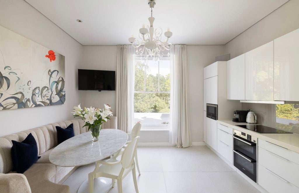 Flat Canfield Gardens in Greater London
