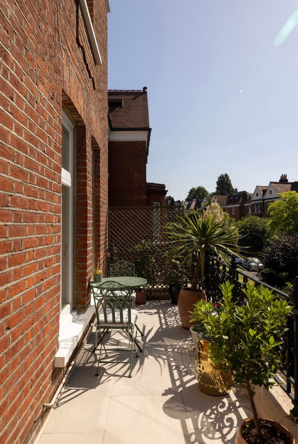 Flat Canfield Gardens in Greater London
