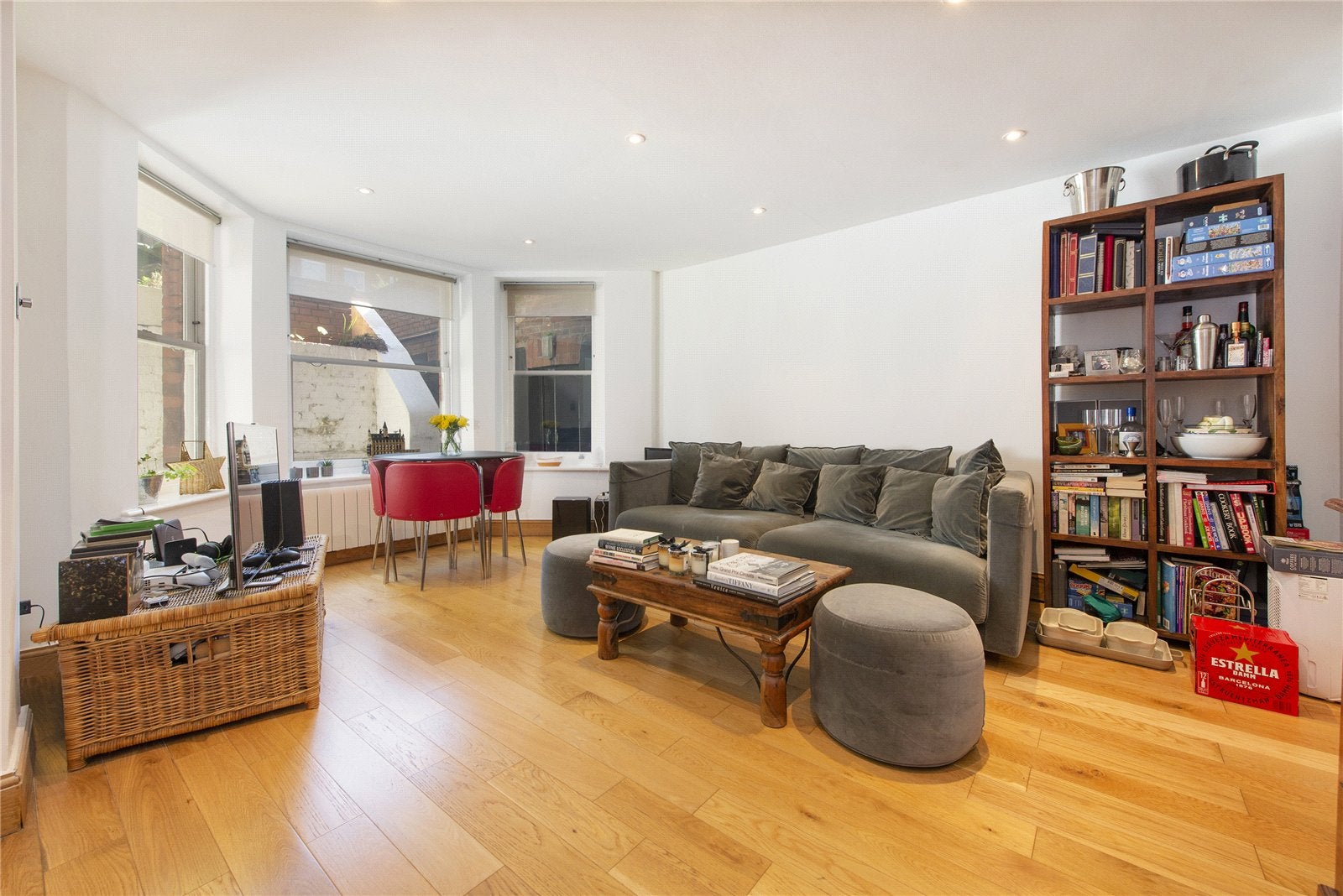 Flat Greencroft Gardens in Greater London