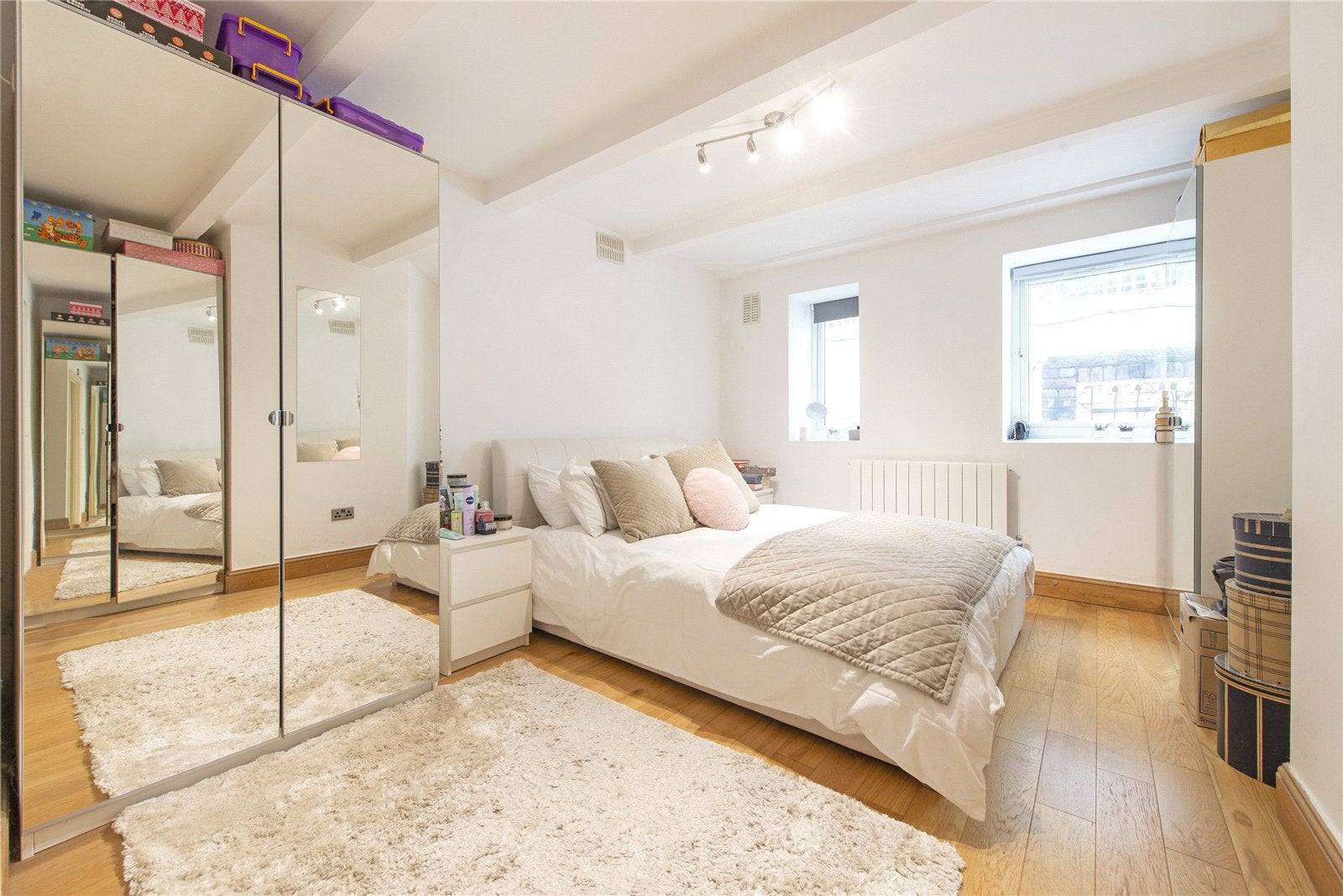 Flat Greencroft Gardens in Greater London