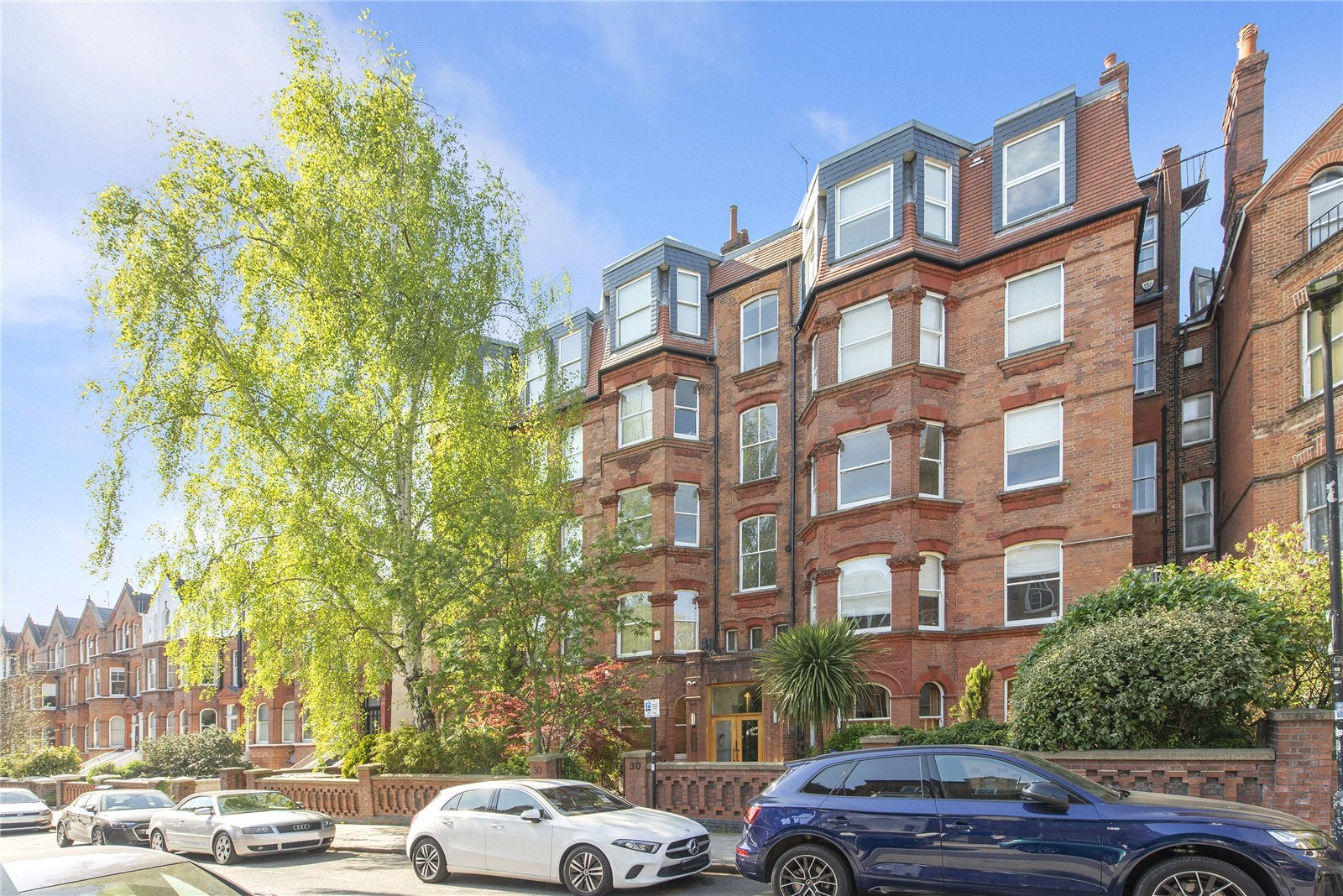 Flat Greencroft Gardens in Greater London
