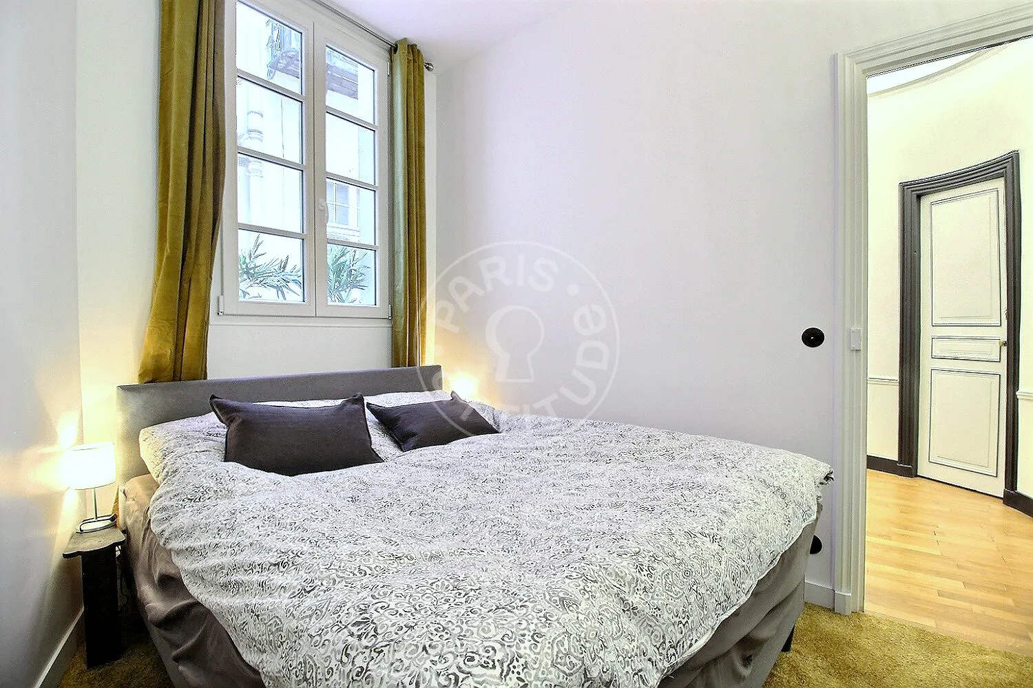 Flat Quai de Montebello in Paris