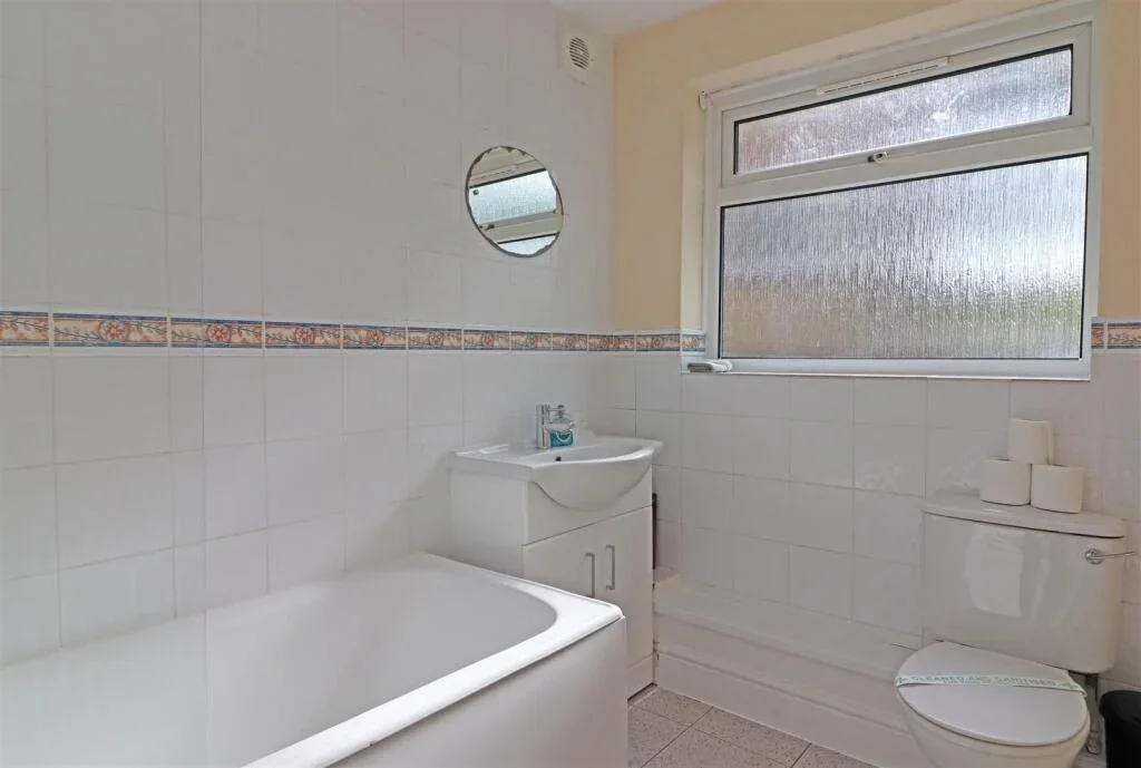 Room Station Road in Reigate and Banstead