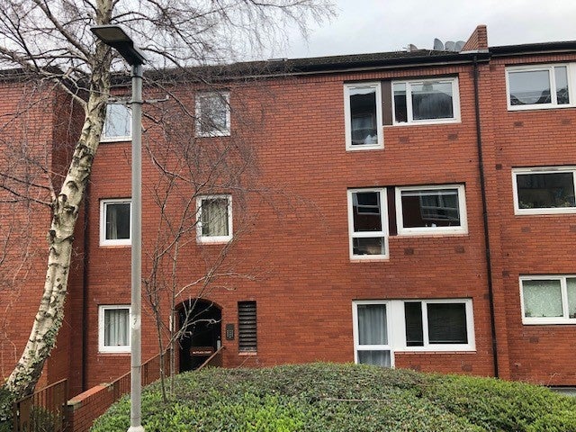 Flat Langside Gardens in Glasgow