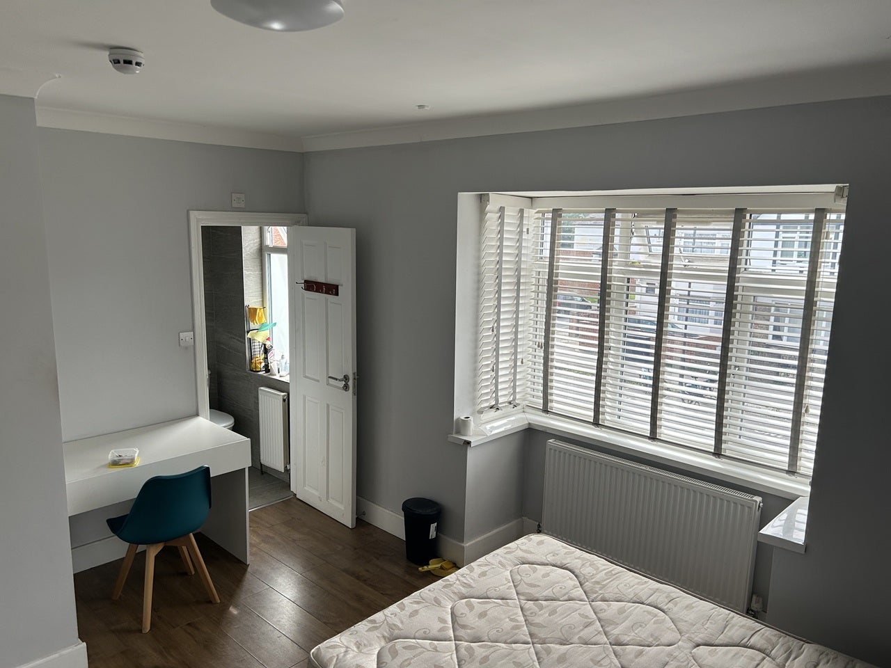 Room Ferndale Avenue in Greater London