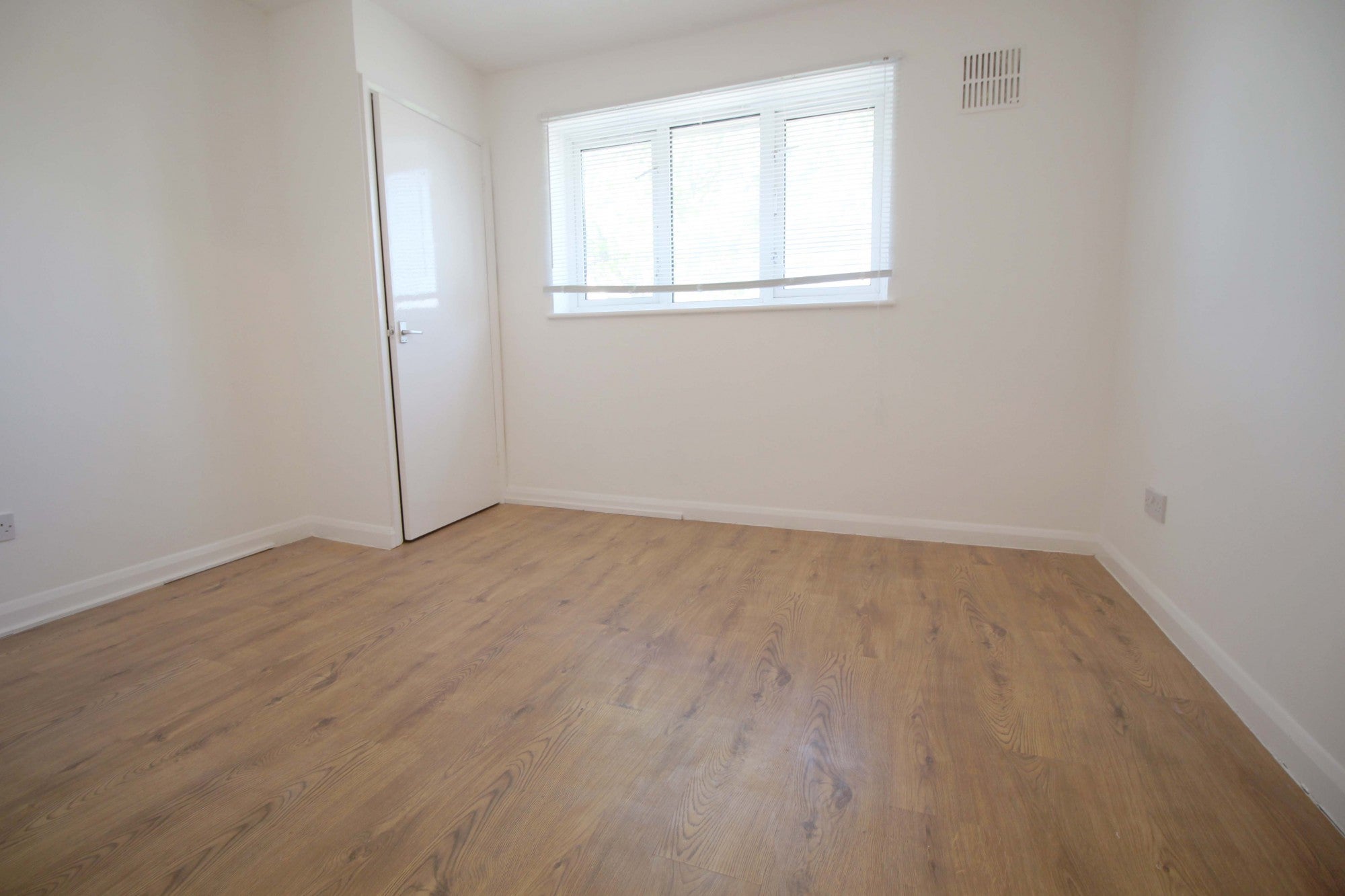 Flat Fels Close in Greater London
