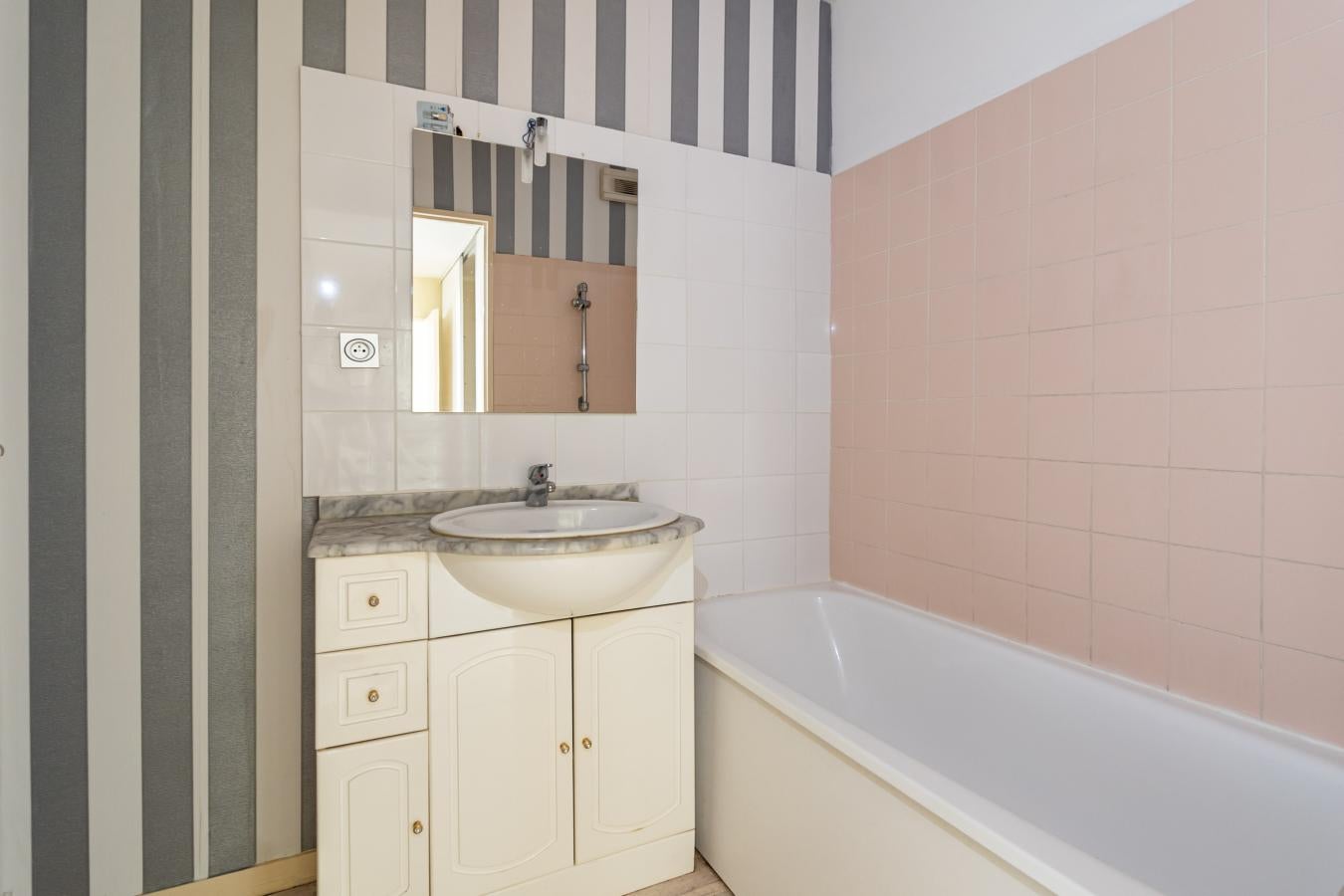 Flat Rue Lazare Carnot in Chevigny-Saint-Sauveur