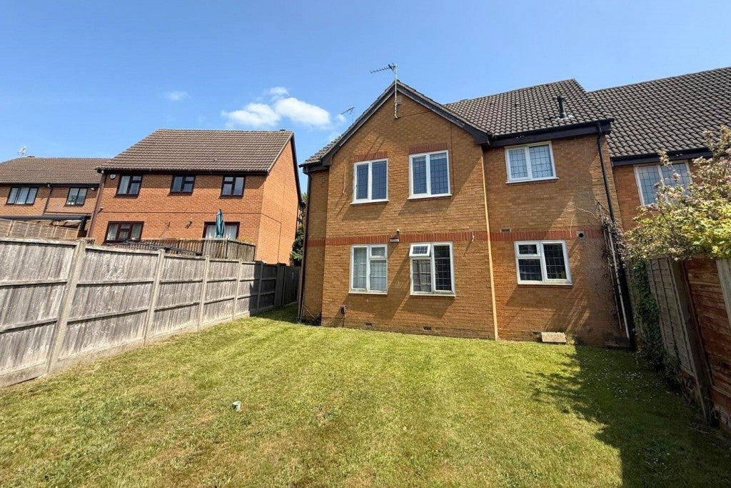 Flat Willow Way in Toddington