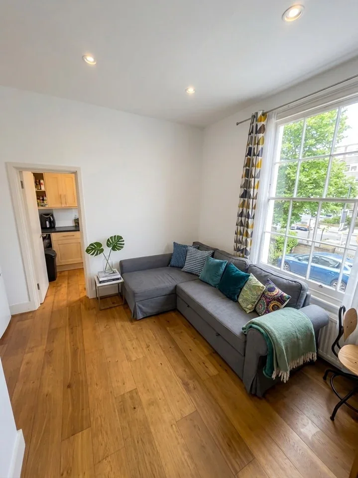 Flat Clapham Park Road in Greater London