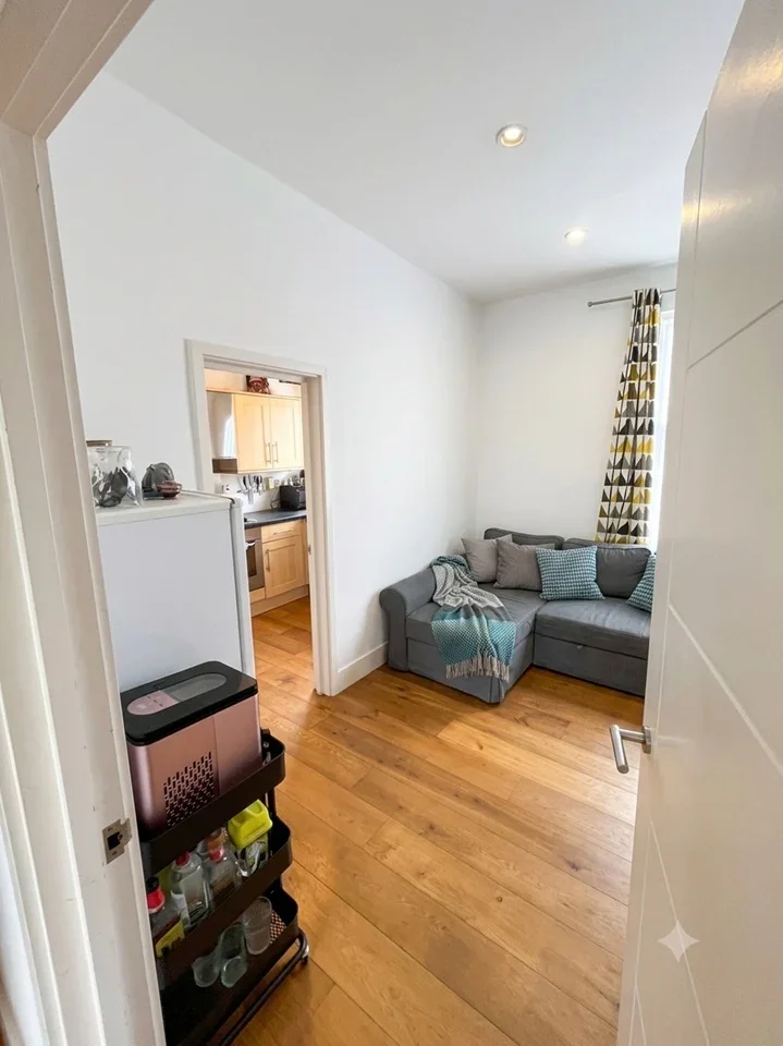 Flat Clapham Park Road in Greater London
