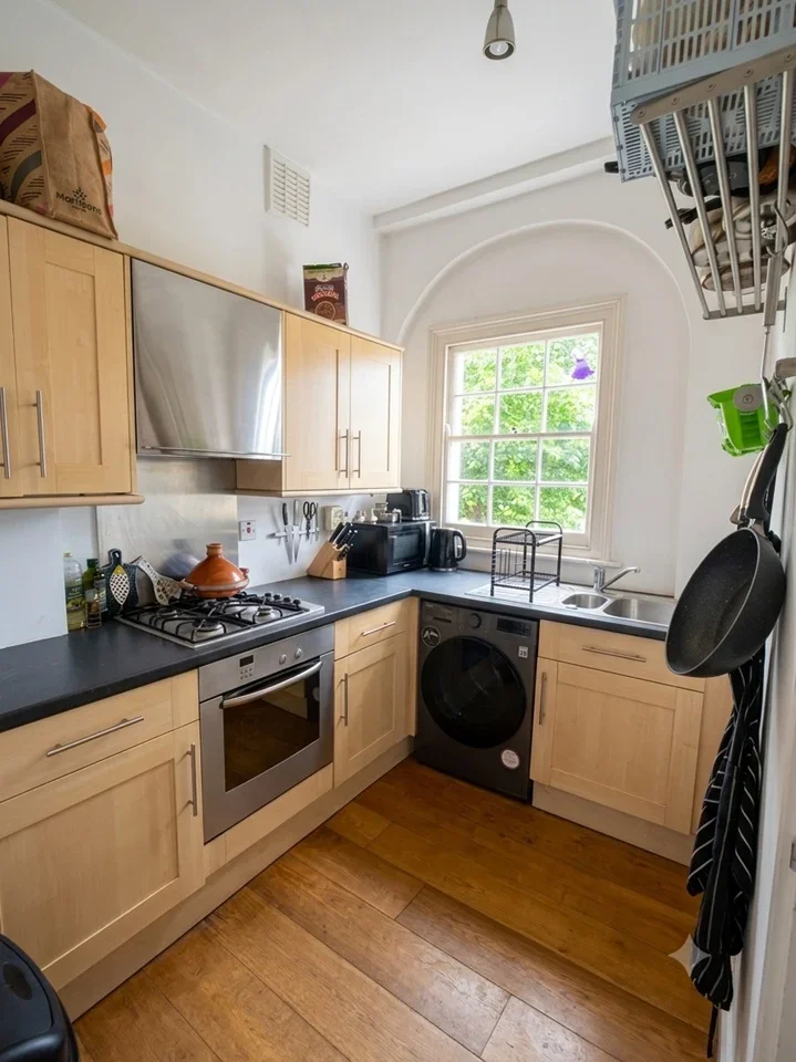 Flat Clapham Park Road in Greater London